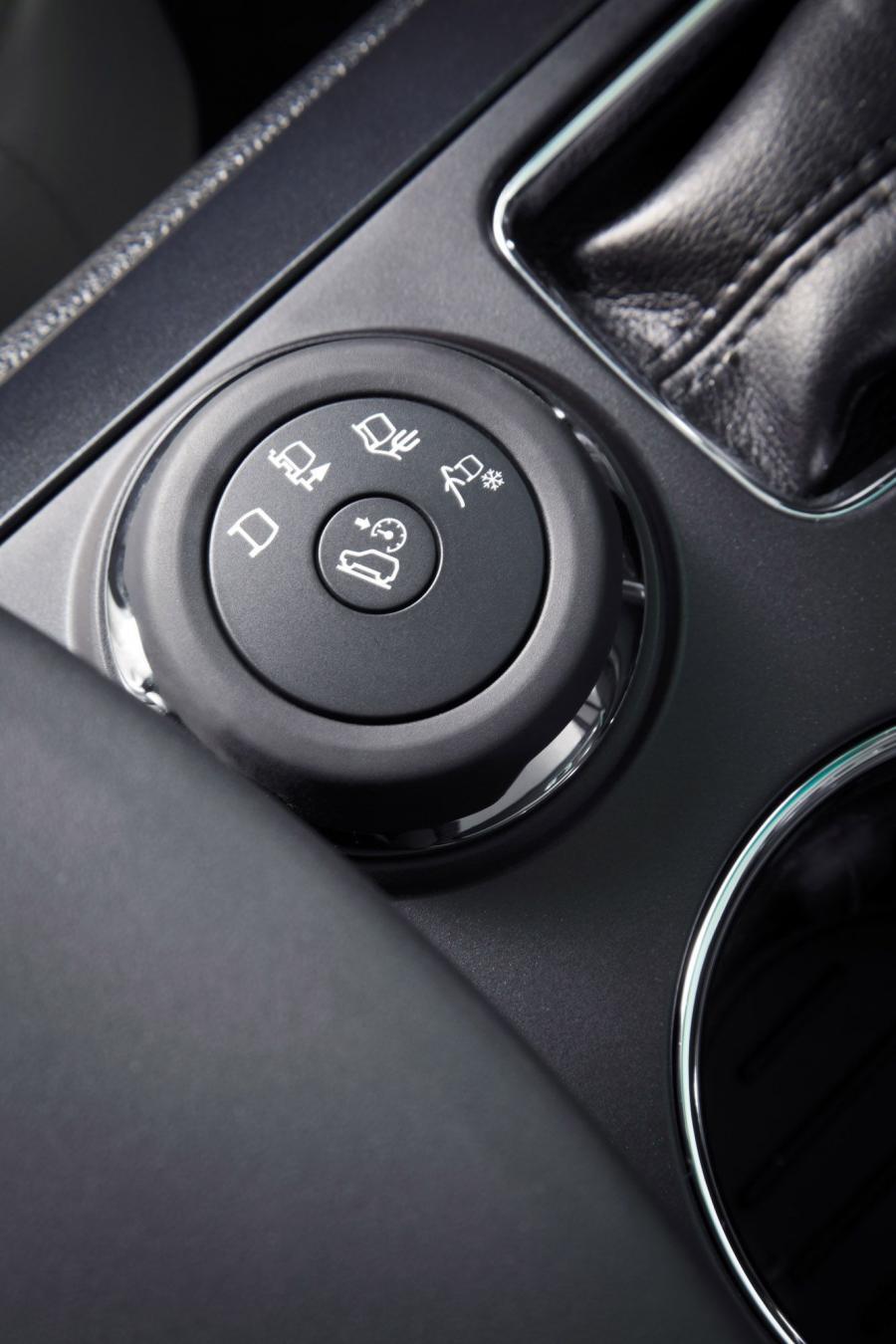  Ford Explorer Platinum 2015 года  (фото 18 из 33)
